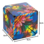 Πολύχρωμος Kruzzel Fidget Cube σε ένα τρισδιάστατο γεωμετρικό σχήμα.