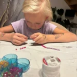Ελαστική πετονιά Kruzzel 1mm x 40m σε λευκό χρώμα τυλιγμένη σε καρούλα.