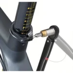 Μαύρο δυναμόκλειδο Bigstren 1/4" με ροπή 2-24 Nm μέσα στην προστατευτική θήκη του.