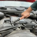 Μαύρο δυναμόκλειδο Bigstren 1/4" με ροπή 2-24 Nm μέσα στην προστατευτική θήκη του.