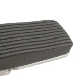 Λευκή έξυπνη mini σφουγγαρίστρα Ruhhy Minimop με δύο μπλε επιθέματα.