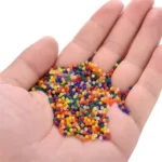 Πολύχρωμες Flower Gel Balls υδρογέλης σε γυάλινο βάζο με φυτό