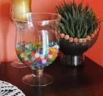 Πολύχρωμες Flower Gel Balls υδρογέλης σε γυάλινο βάζο με φυτό