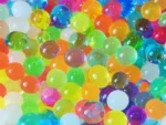 Πολύχρωμες Flower Gel Balls υδρογέλης σε γυάλινο βάζο με φυτό