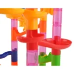 Παιχνίδι κατασκευών Kruzzel 3D Ball Race / Ball Slide με συναρμολογημένη πίστα και μπάλες σε διάφορα χρώματα.