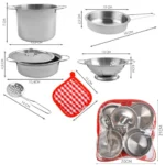Παιδικό σετ κουζινικών METAL POTS SET με 13 μεταλλικά σκεύη και διαφανές σακίδιο μεταφοράς.