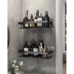Σετ 2 μαύρων μεταλλικών ραφιών μπάνιου ALUMINUM BATHROOM SHELF με γάντζους τοποθετημένα σε τοίχο.