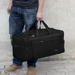 Μαύρο υφασμάτινο σακ βουαγιάζ 70lt με ρυθμιζόμενο ιμάντα ώμου και πολλαπλές τσέπες